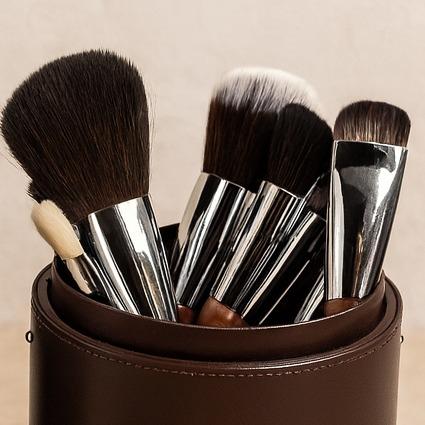 Miss Cherry Makeup SET Premium de Brochas para Maquillaje con Caja de Cuero Elegante y Diseño de Alta Calidad makeup